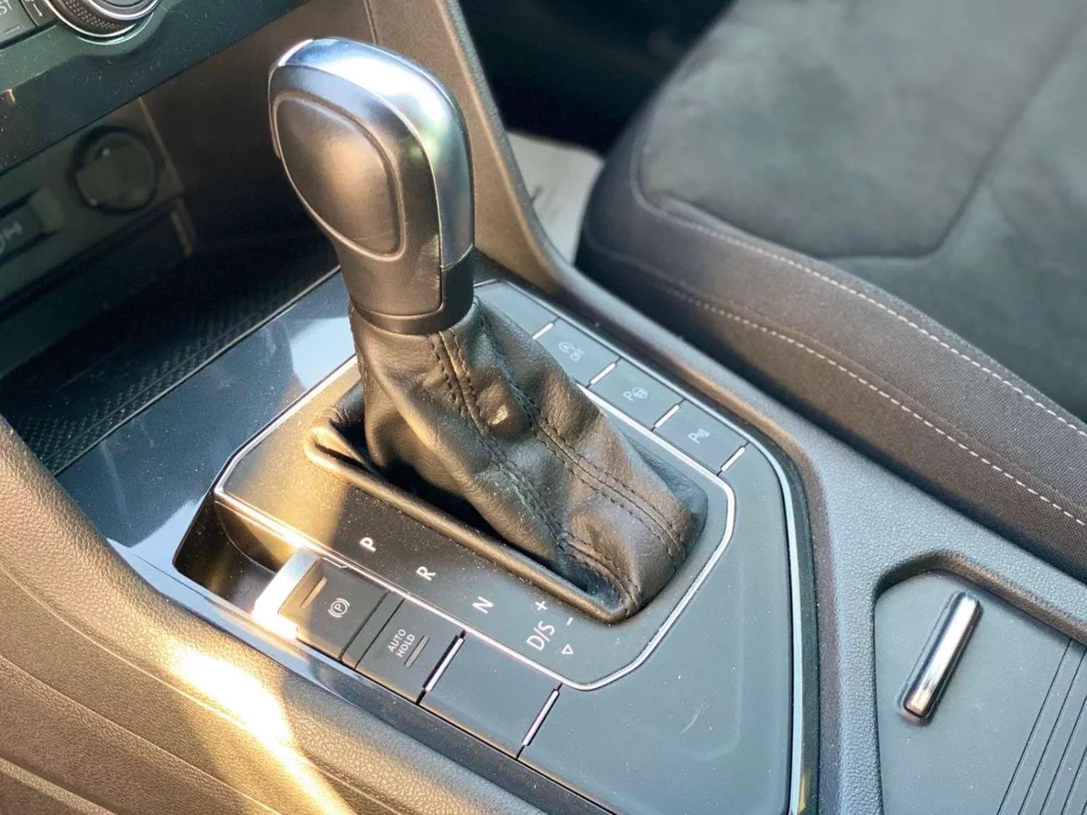 Volkswagen Tiguan SEL 1.5L Engine-6-0