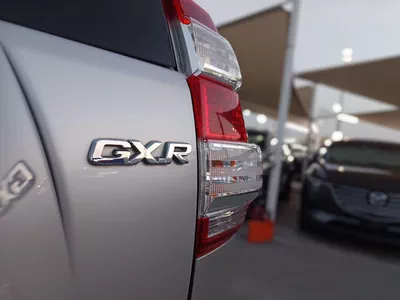 Toyota Prado GXR 4.0L 4WD-8