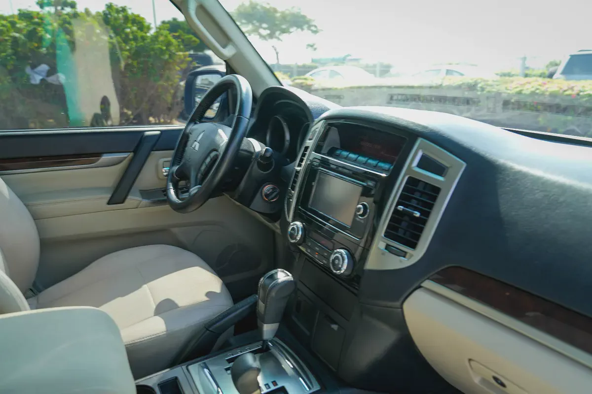 MITSUBISHI PAJERO GLS 2017!! GCC SPECS-12-12