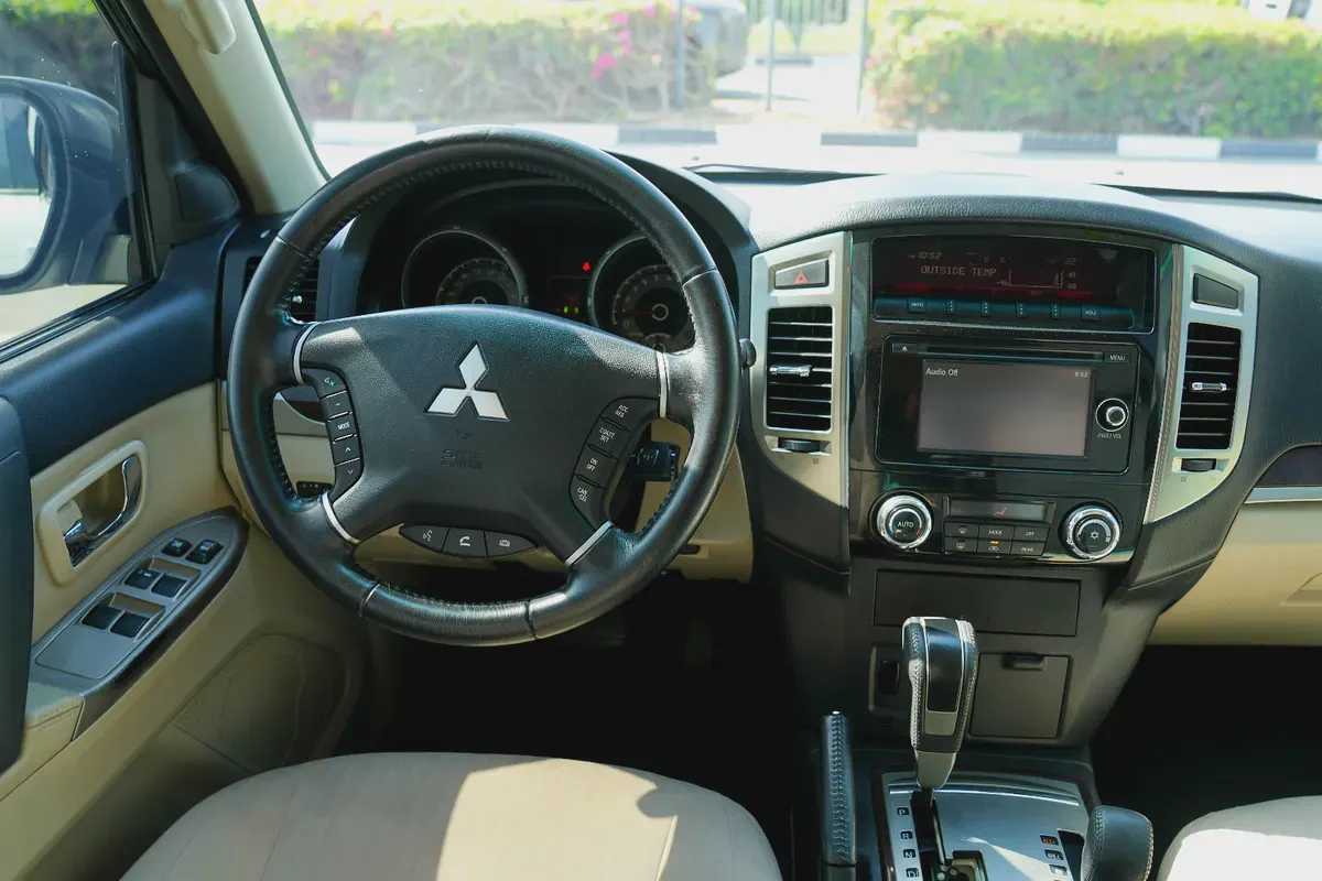 MITSUBISHI PAJERO GLS 2017!! GCC SPECS-5-5