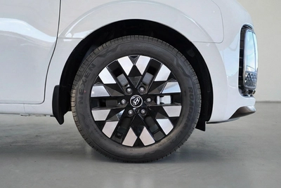 HYUNDAI STARIA 3.5L VIP 7 SEATER ROYAL EDITION-8