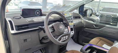 HYUNDAI STARIA 3.5L VIP 7 SEATER ROYAL EDITION-10