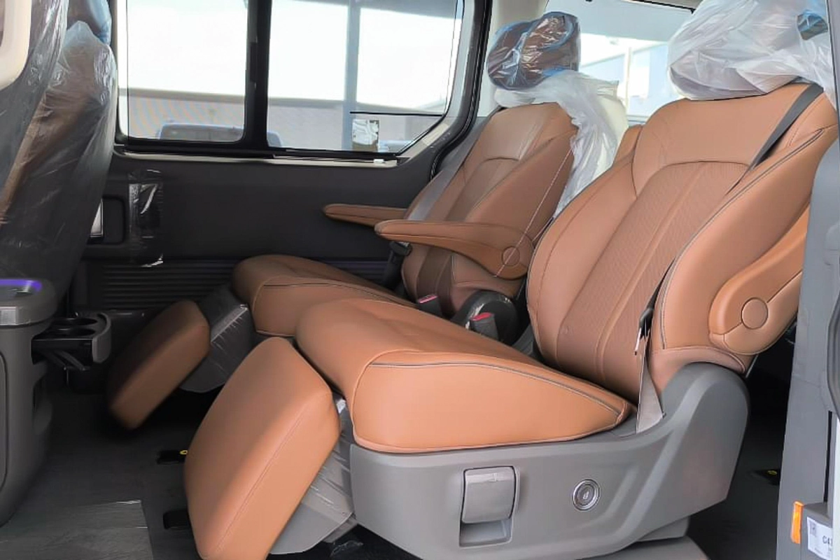 HYUNDAI STARIA 3.5L VIP 7 SEATER ROYAL EDITION-7-7