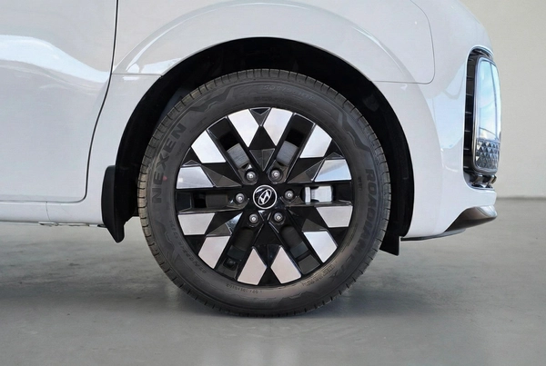 HYUNDAI STARIA 3.5L VIP 7 SEATER ROYAL EDITION