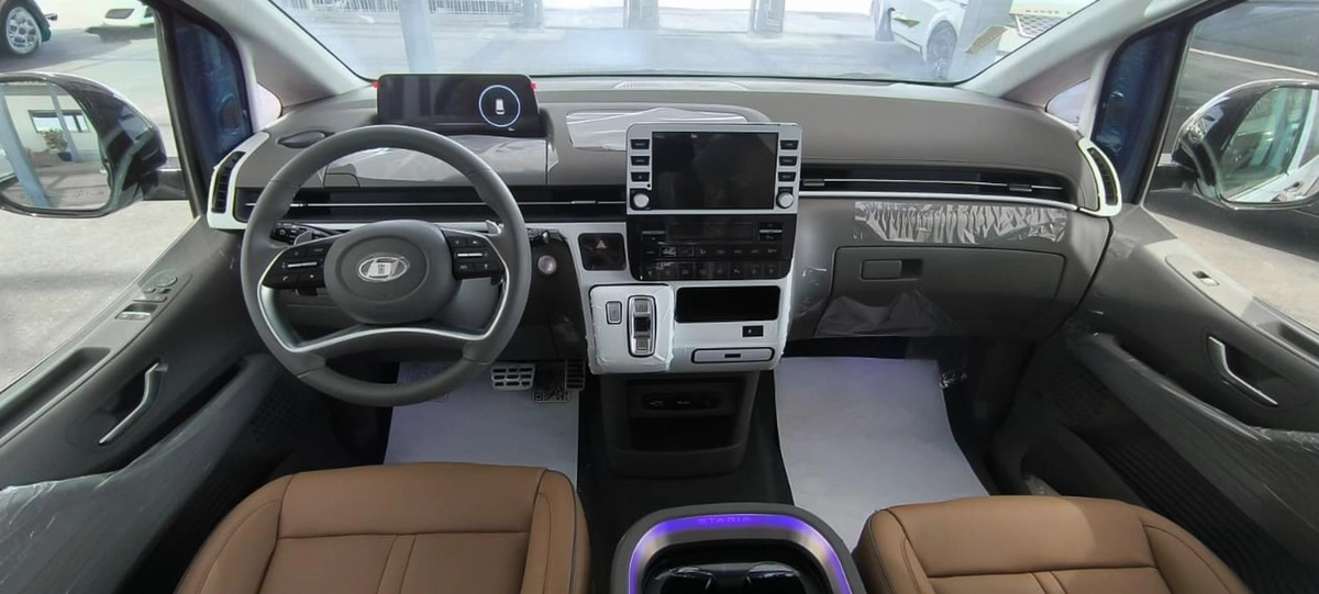 HYUNDAI STARIA 3.5L VIP 7 SEATER ROYAL EDITION-3-3
