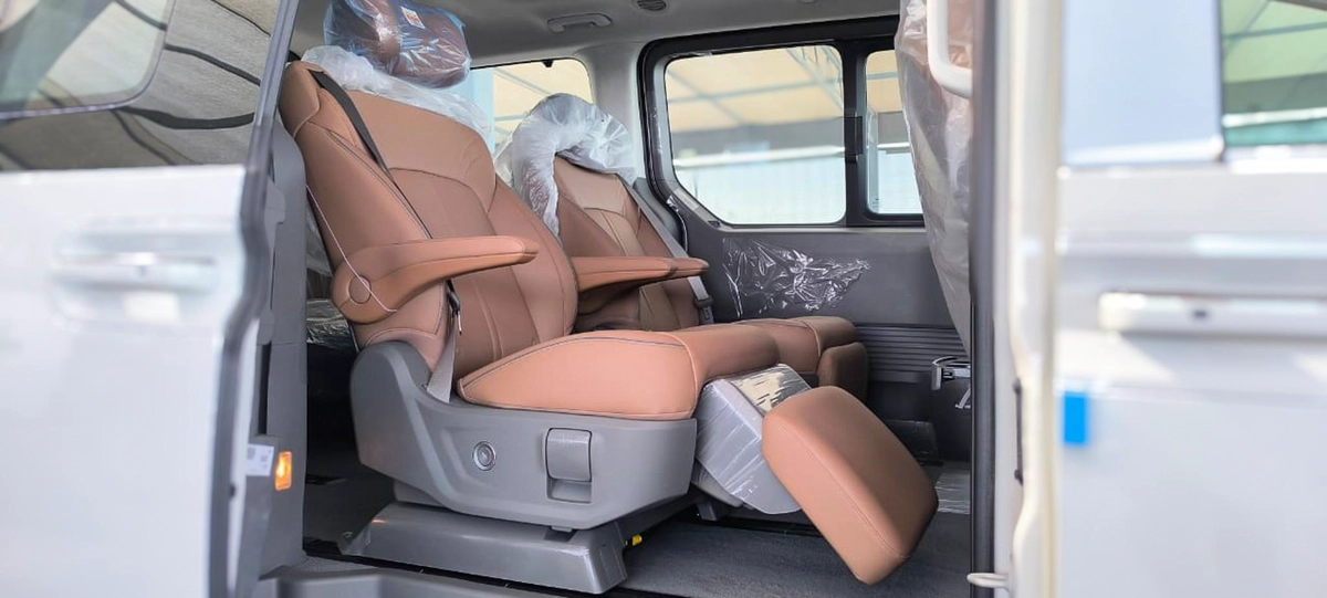 HYUNDAI STARIA 3.5L VIP 7 SEATER ROYAL EDITION-4-4