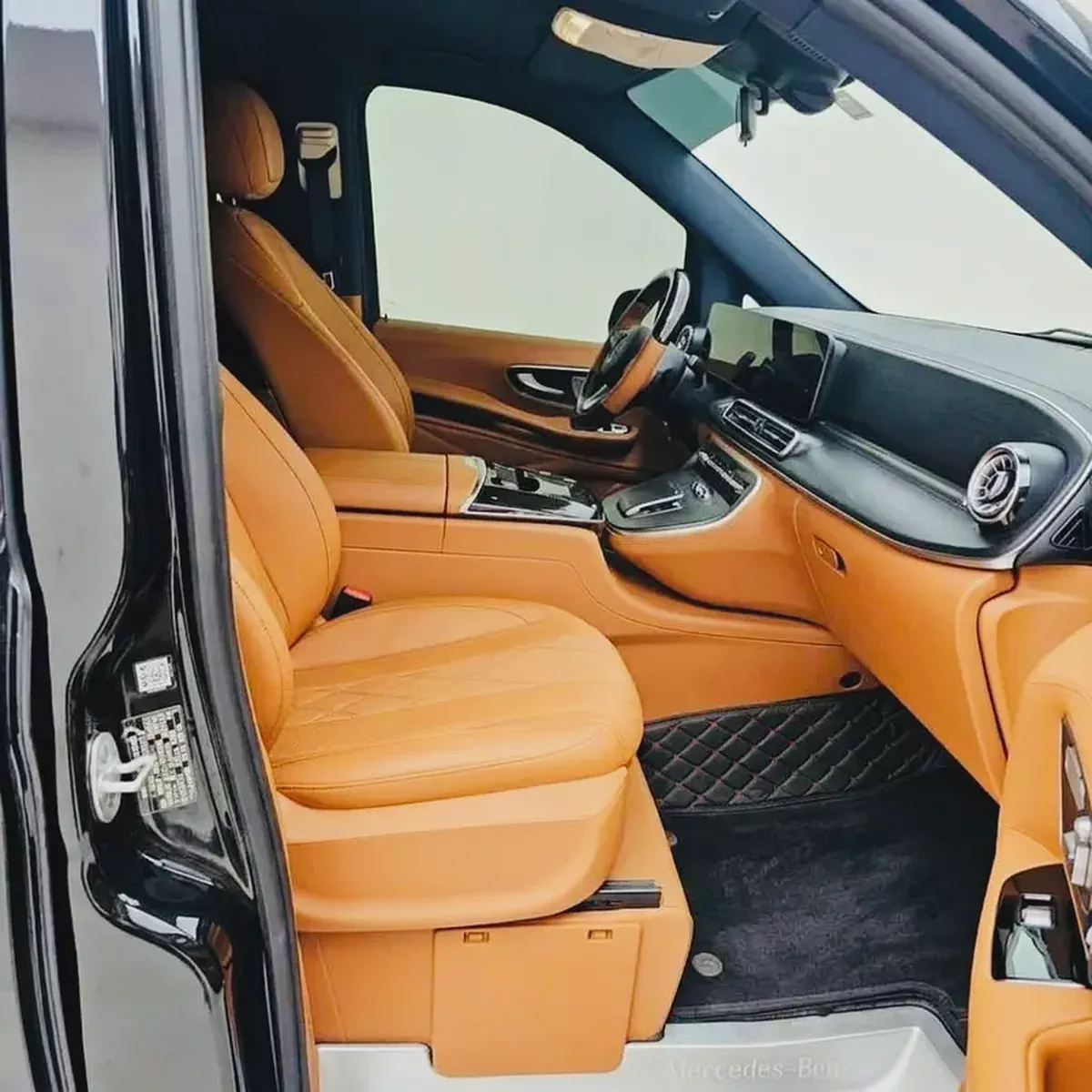 AED 4214 PM | MERCEDES V300 2025 | 7 SEATS VIP | HIGH OPTIONS | 1 YEAR WARRANTY-11-11