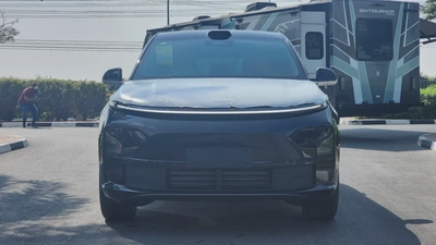Li Auto L6 (Black)-10