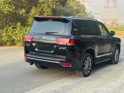 Pristine Toyota Land Cruiser VXR 2017 | GCC Specs | Fully Loaded-8