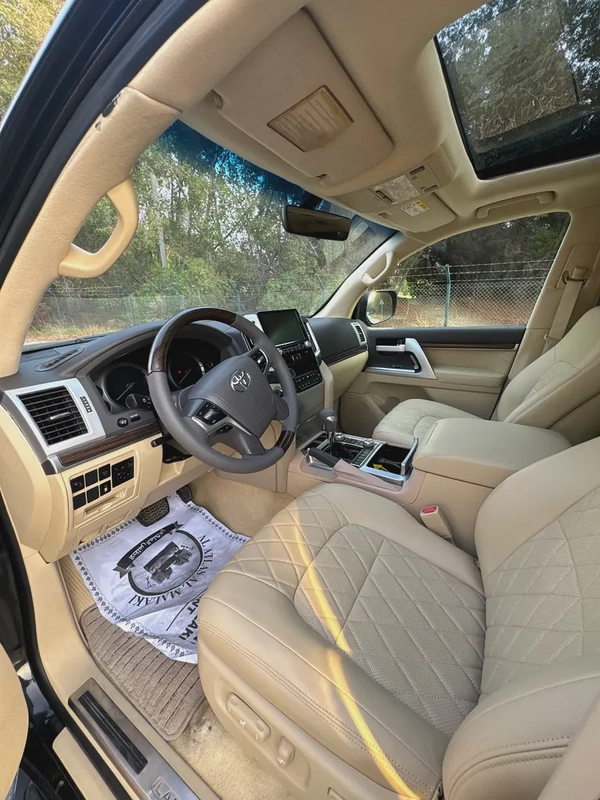 Pristine Toyota Land Cruiser VXR 2017 | GCC Specs | Fully Loaded