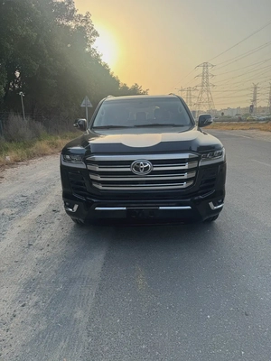 Pristine Toyota Land Cruiser VXR 2017 | GCC Specs | Fully Loaded