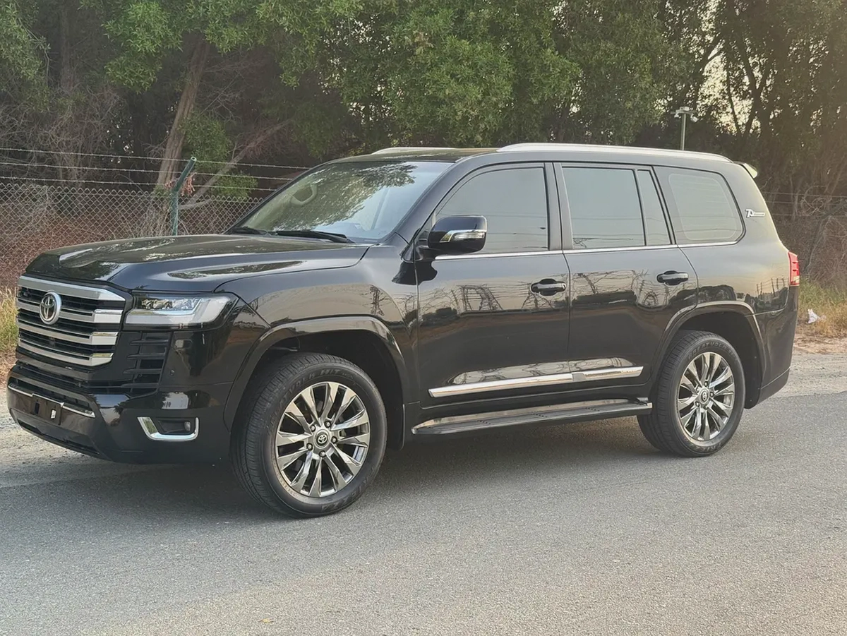 Pristine Toyota Land Cruiser VXR 2017 | GCC Specs | Fully Loaded-3-3