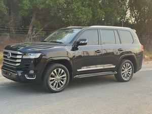 Pristine Toyota Land Cruiser VXR 2017 | GCC Specs | Fully Loaded