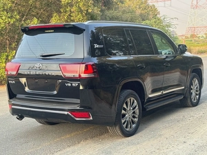 Pristine Toyota Land Cruiser VXR 2017 | GCC Specs | Fully Loaded