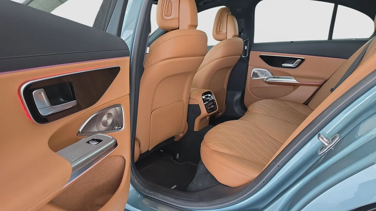 2026 Mercedes-Benz E-Class E 300 | GCC Specs | Like New Luxury Sedan - VSB - 36810-10-10