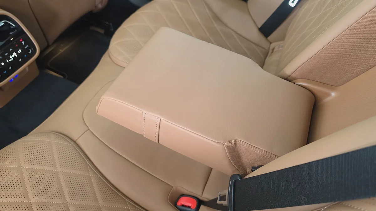 2026 Mercedes-Benz E-Class E 300 | GCC Specs | Like New Luxury Sedan - VSB - 36810-12-12
