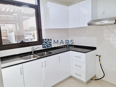 Spacious 2 Bedrooms Townhouse. Enjoy a forested community living featuring woodland jogging trails -5