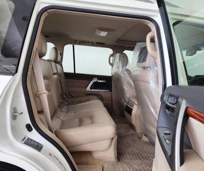 Toyota Land Cruiser VXR V8 5.7-8CYL FULL OPTION EXCELLENT CONDITION-9