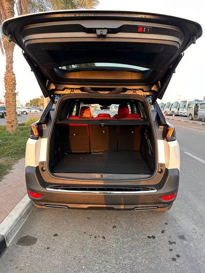 New Peugeot 5008-9