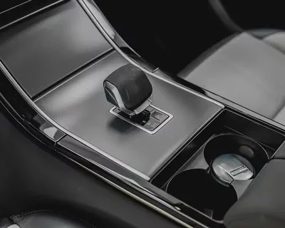 RANGE ROVER VELAR P250 SE - R/DYNAMIC - 2025 - GCC - AL TAYER WARRANTY AND SERVICE CONTRACT-12