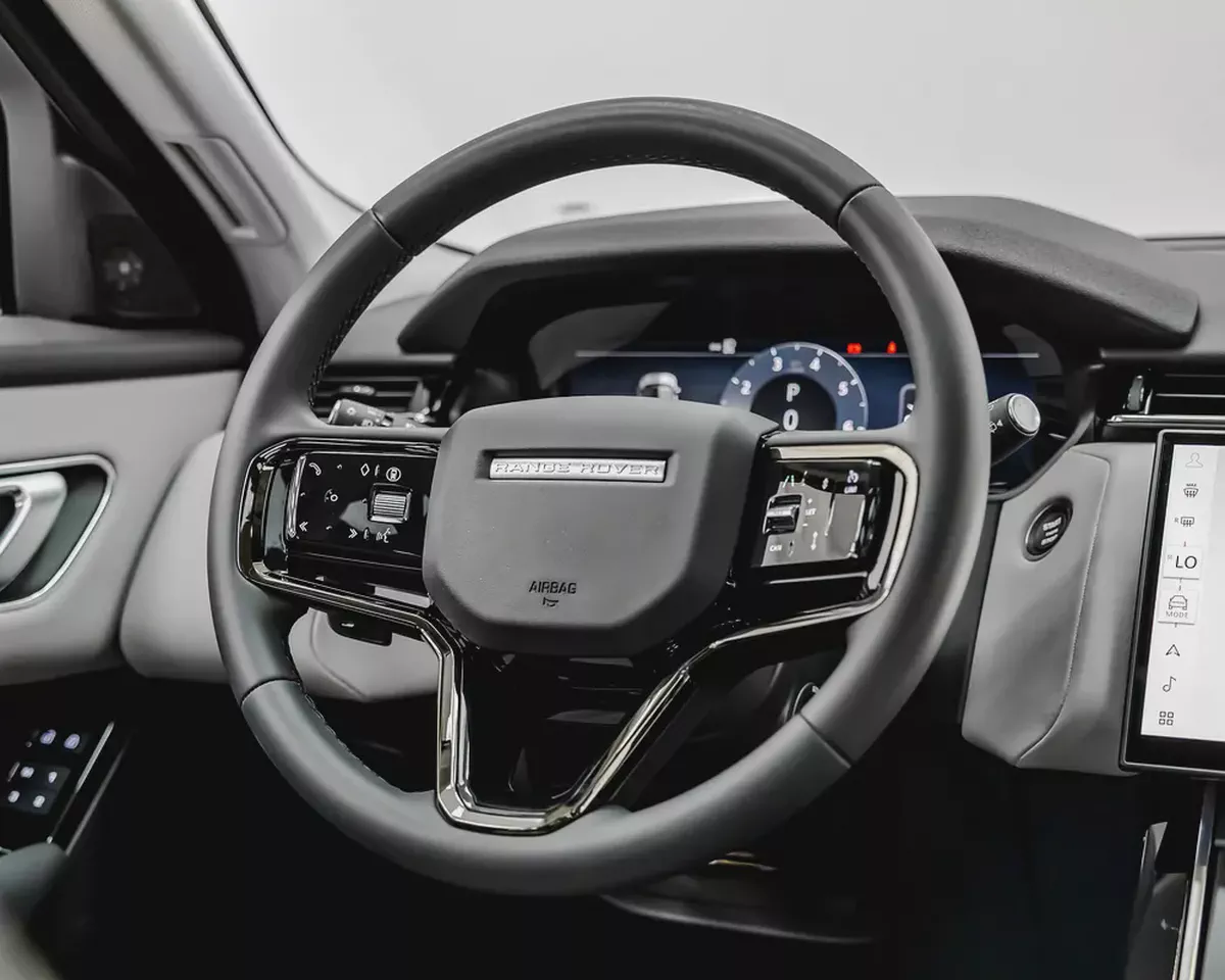 RANGE ROVER VELAR P250 SE - R/DYNAMIC - 2025 - GCC - AL TAYER WARRANTY AND SERVICE CONTRACT-9-9
