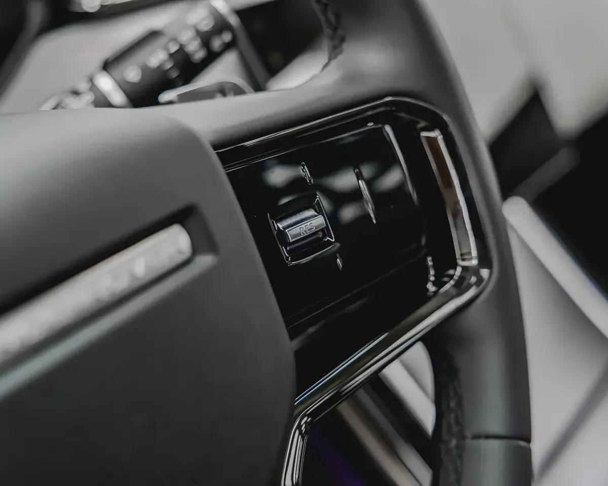 RANGE ROVER VELAR P250 SE - R/DYNAMIC - 2025 - GCC - AL TAYER WARRANTY AND SERVICE CONTRACT-10-10
