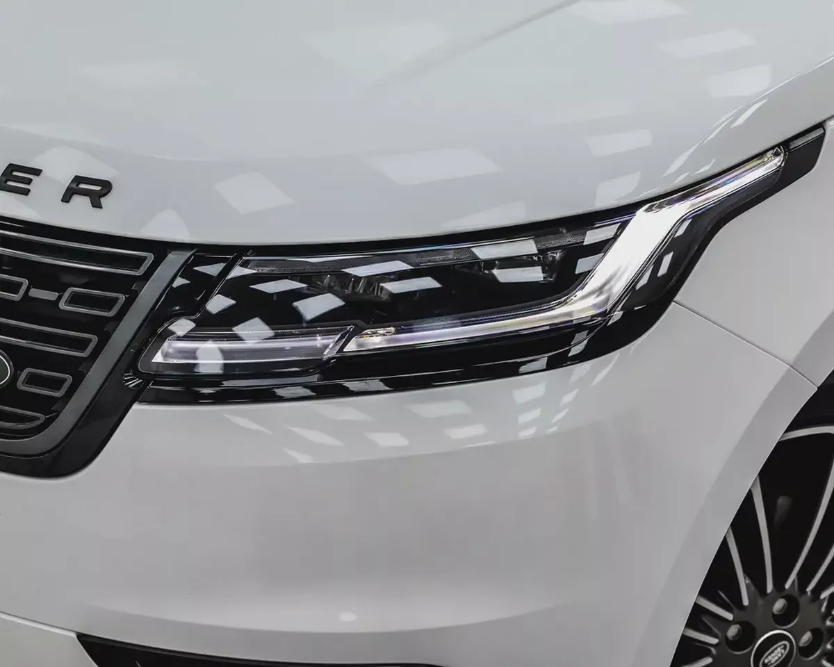 RANGE ROVER VELAR P250 SE - R/DYNAMIC - 2025 - GCC - AL TAYER WARRANTY AND SERVICE CONTRACT-4-4