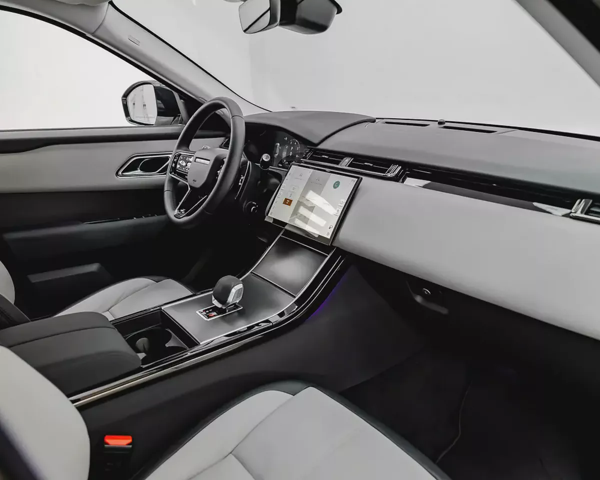RANGE ROVER VELAR P250 SE - R/DYNAMIC - 2025 - GCC - AL TAYER WARRANTY AND SERVICE CONTRACT-7-7