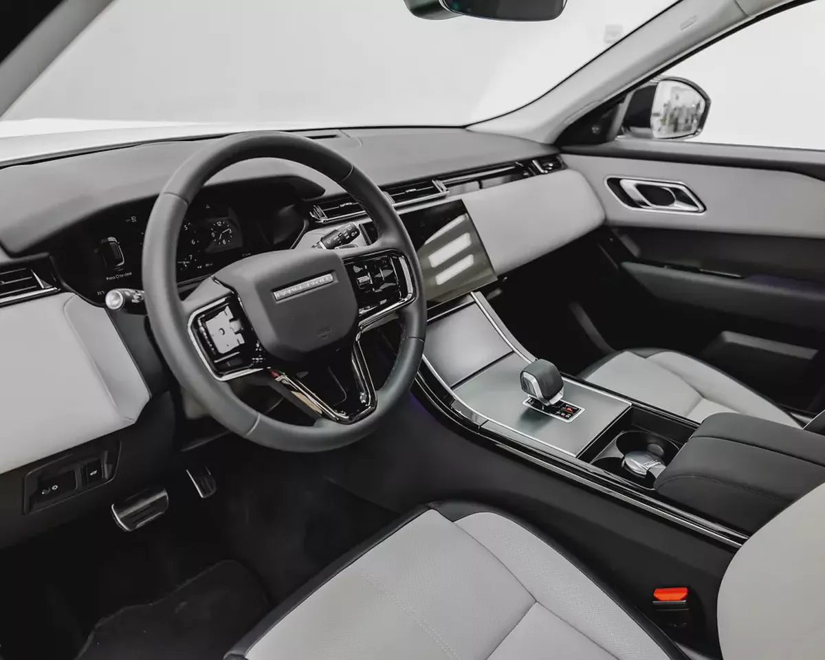 RANGE ROVER VELAR P250 SE - R/DYNAMIC - 2025 - GCC - AL TAYER WARRANTY AND SERVICE CONTRACT-8-8