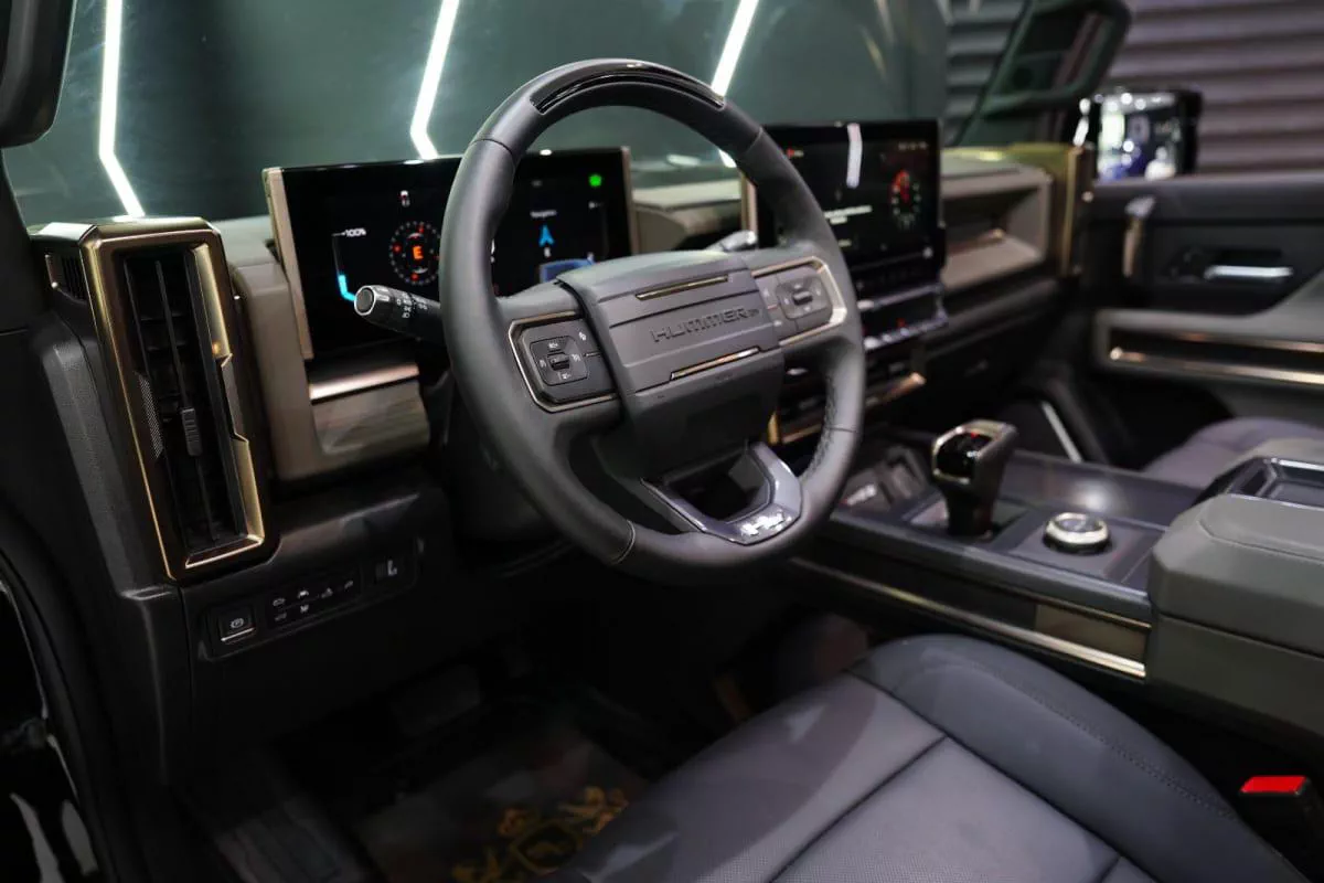 GMC Hummer EV Pickup-13-13