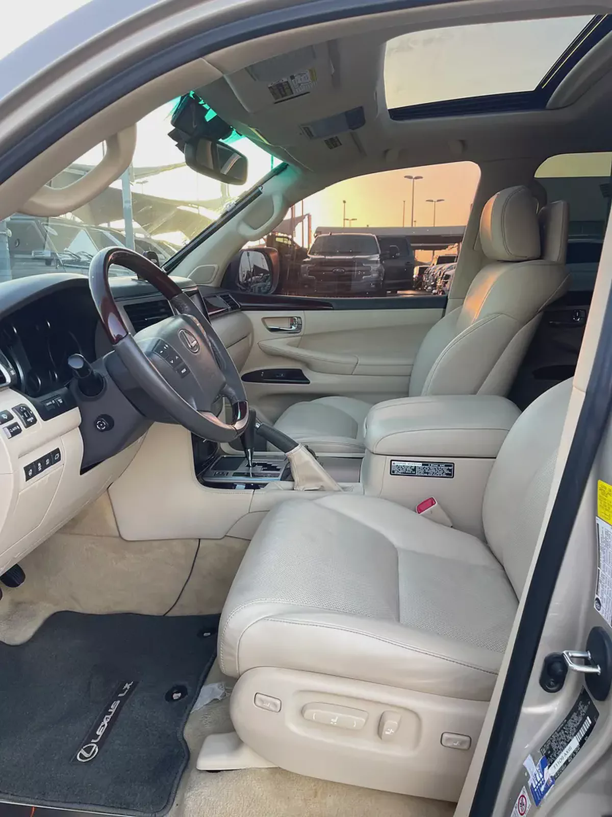 لكزس LX570 ذهبيLexus LX 570 Sport 2014 American Specs - Fully Loaded SUV-10-10
