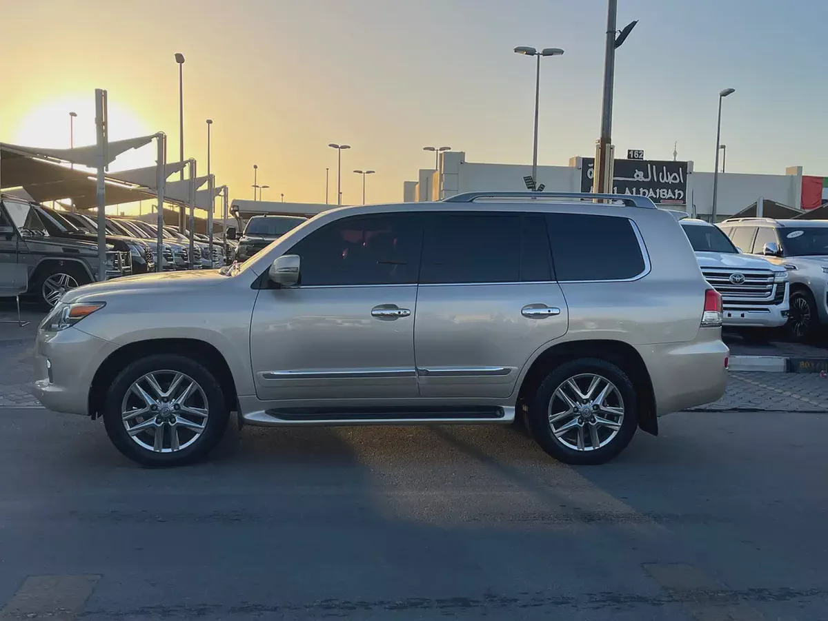 لكزس LX570 ذهبيLexus LX 570 Sport 2014 American Specs - Fully Loaded SUV-2-2