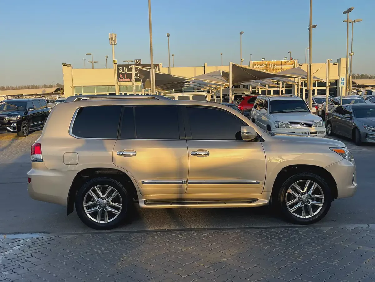 لكزس LX570 ذهبيLexus LX 570 Sport 2014 American Specs - Fully Loaded SUV-6-6