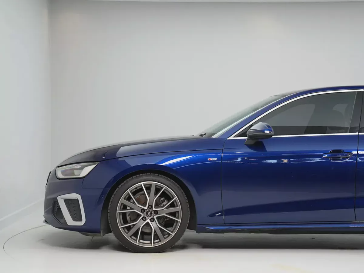 Audi A4 40 TFSI S-Line | GCC Specs | Low Mileage-3-3
