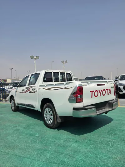 TOYOTA HILUX 4X2 DC MANUAL-2