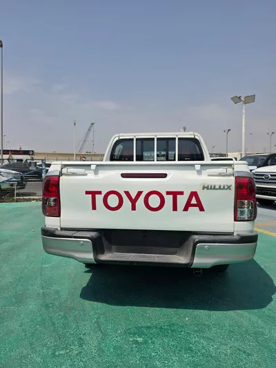 TOYOTA HILUX 4X2 DC MANUAL-9