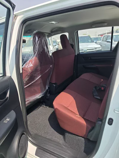 TOYOTA HILUX 4X2 DC MANUAL-6