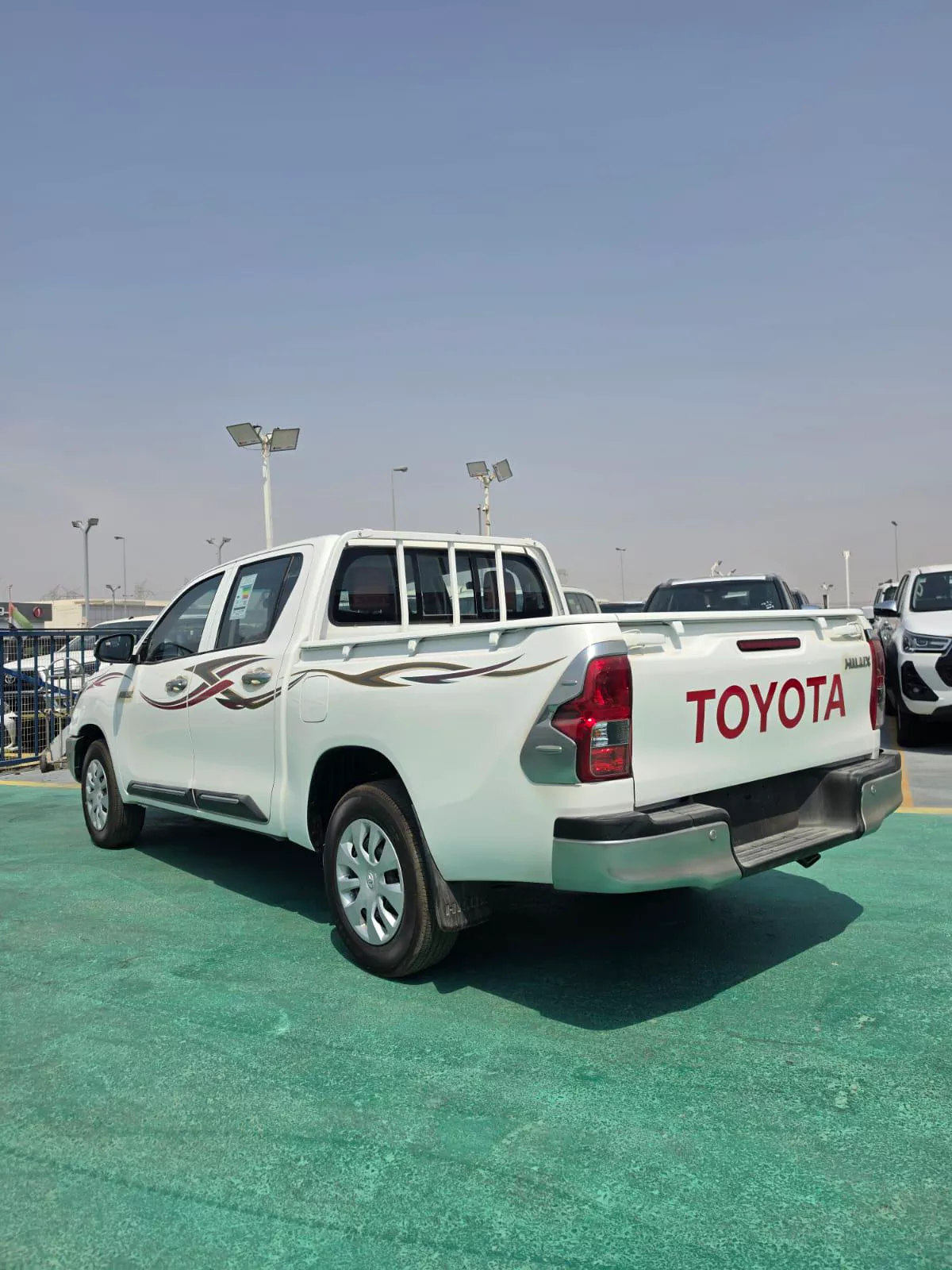 TOYOTA HILUX 4X2 DC MANUAL-2-2