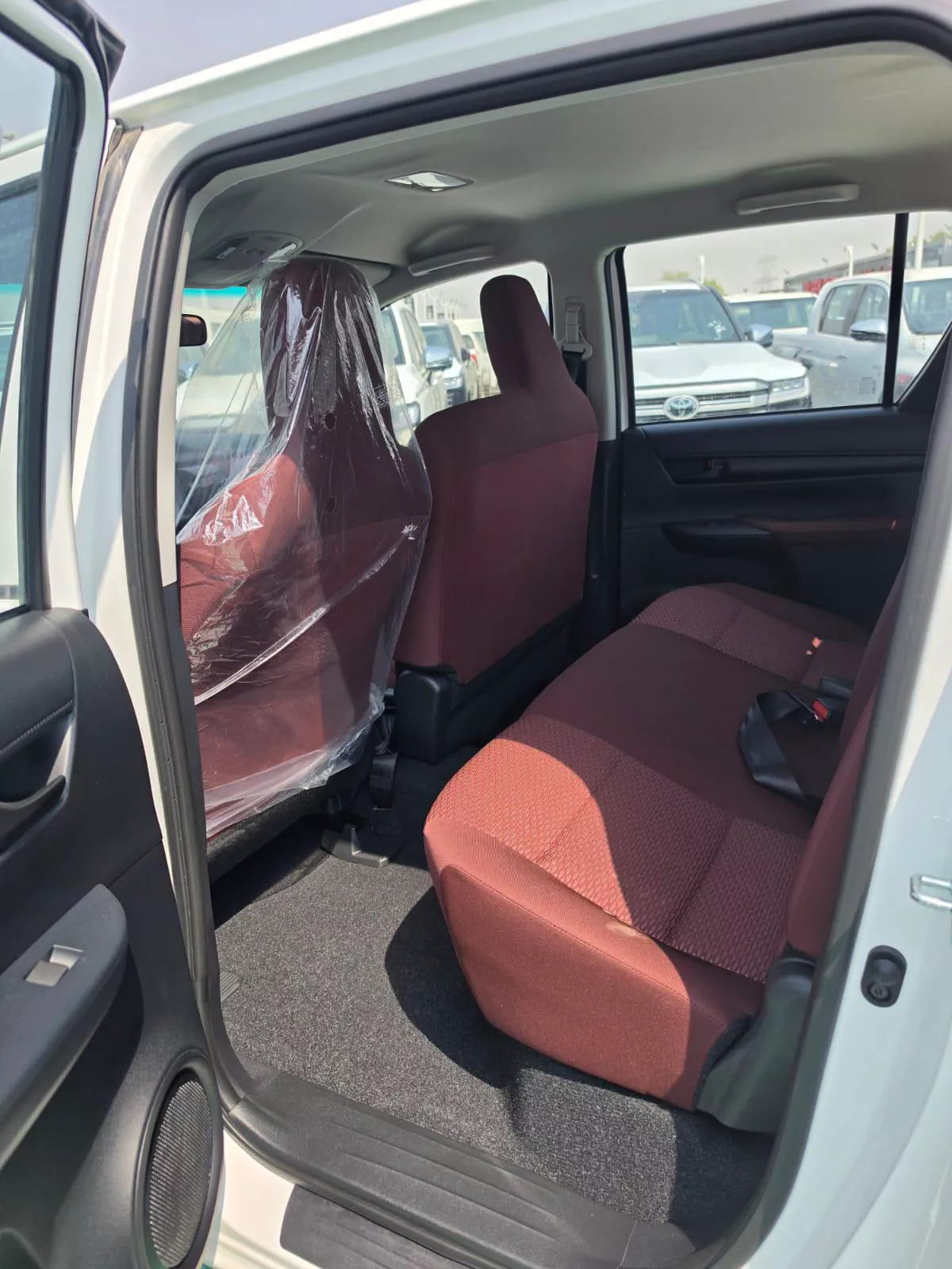TOYOTA HILUX 4X2 DC MANUAL-6-6
