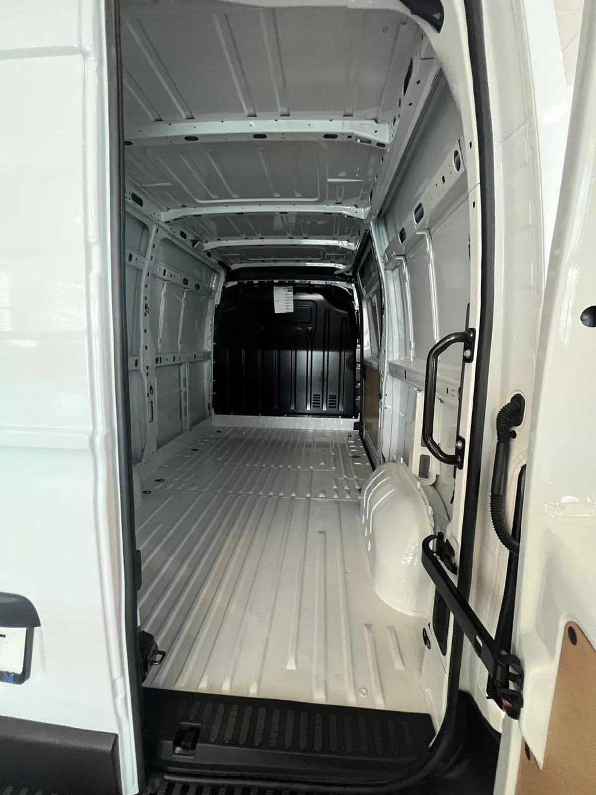 Renault Master NEW MASTER L4H3 2.3T Panel Van (L2H2)-4-0