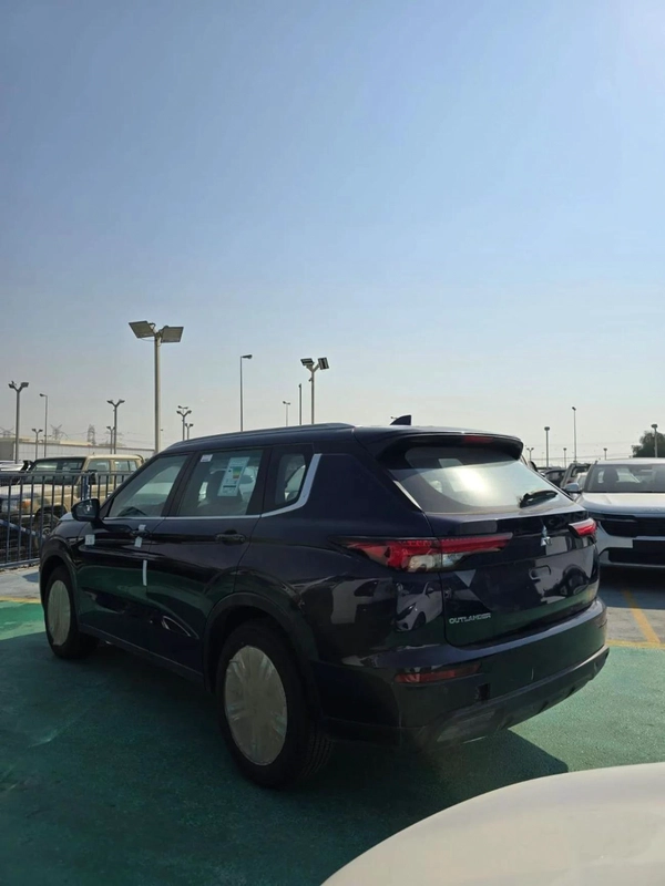 MITSUBISHI OUTLANDER M-LINE