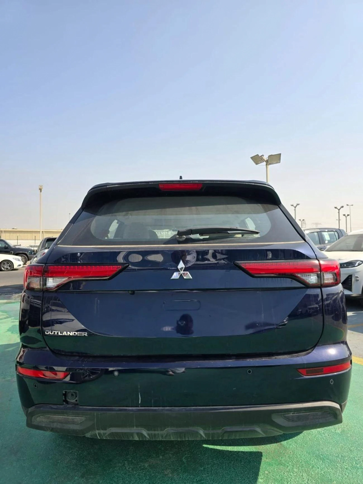 MITSUBISHI OUTLANDER M-LINE-3-3