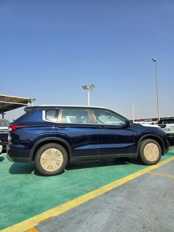 MITSUBISHI OUTLANDER M-LINE
