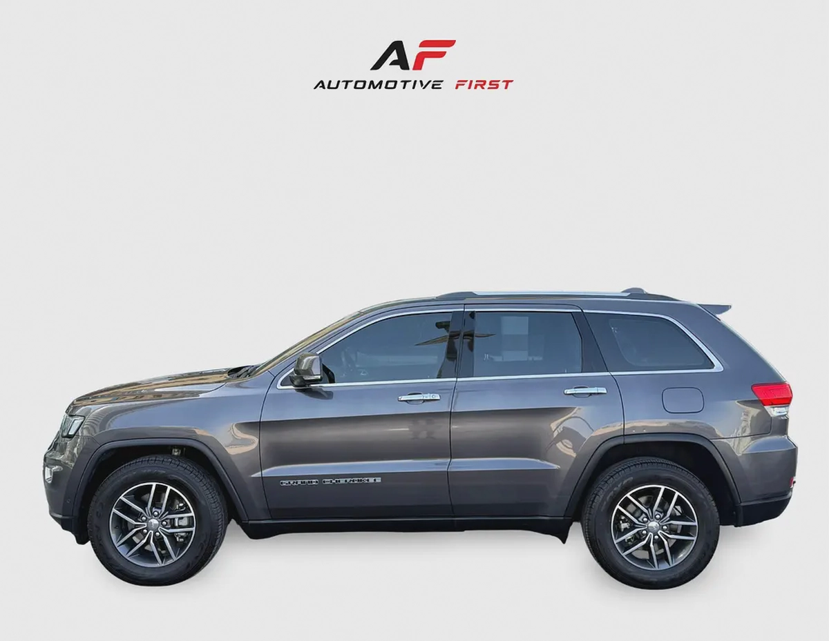 2017 Jeep Grand Cherokee Limited 5.7L V8 | GCC Specs | Excellent Condition