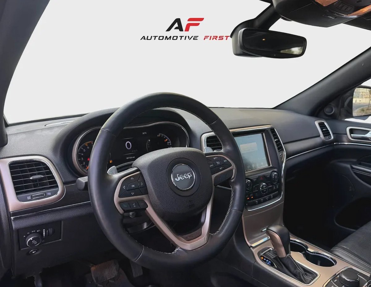 2017 Jeep Grand Cherokee Limited 5.7L V8 | GCC Specs | Excellent Condition