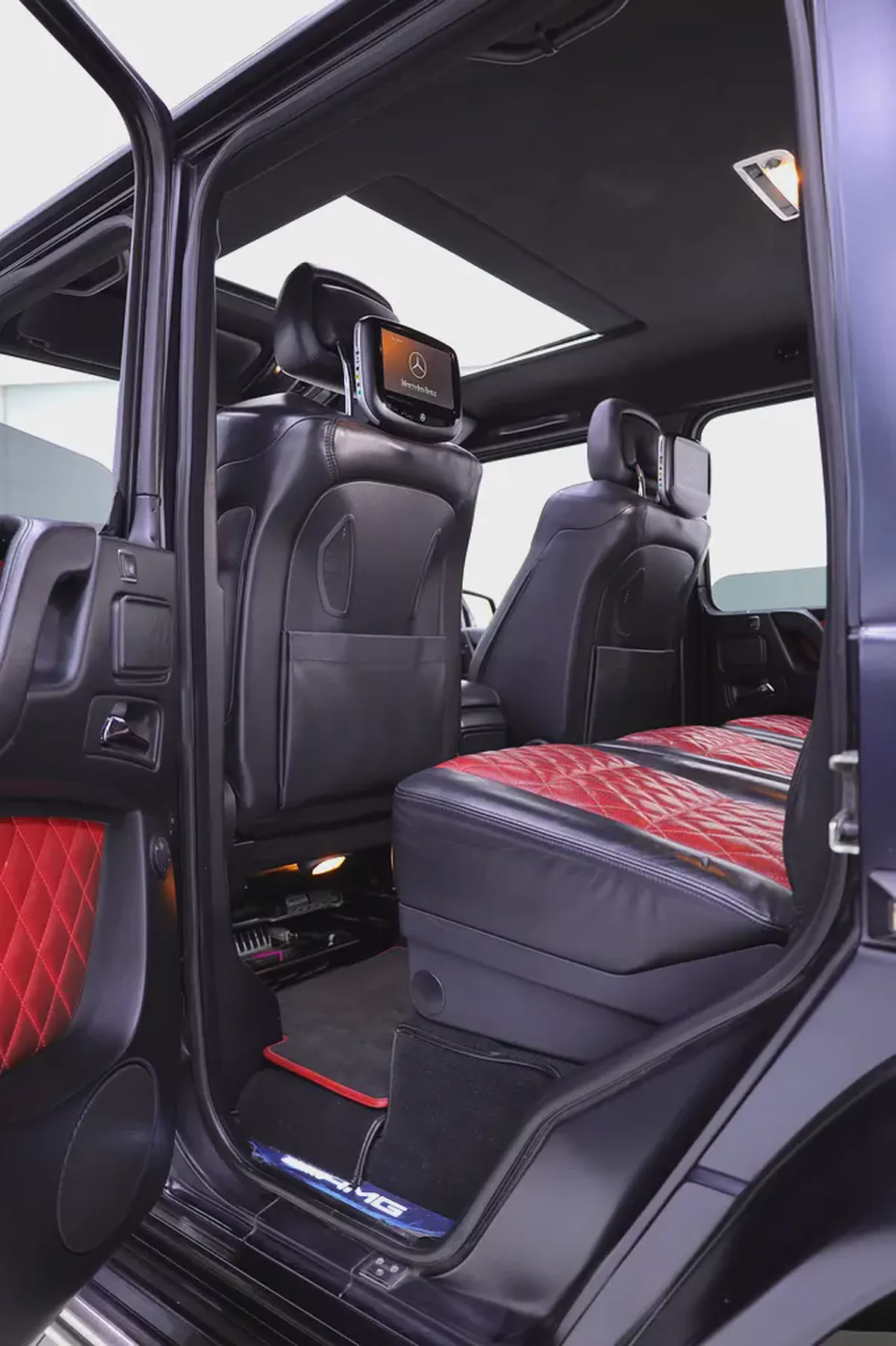 G63 GCC PERFECT CONDITION + CARBON PACKAGE + REAR ENTERTAINMENT-11-11