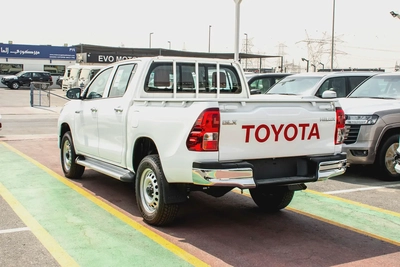 Toyota Hilux Double Cab DLX 2026 GCC Specs-9