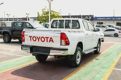 Toyota Hilux Double Cab DLX 2026 GCC Specs-5