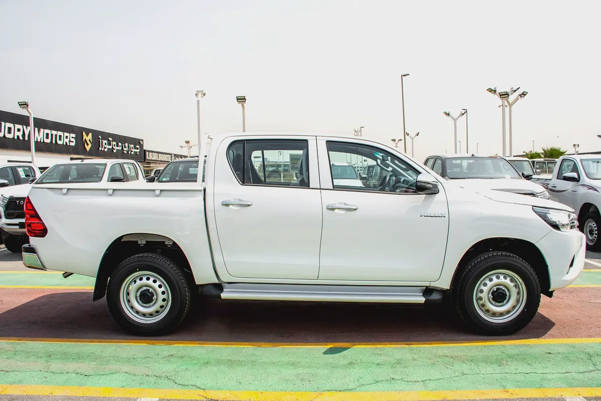 Toyota Hilux Double Cab DLX 2026 GCC Specs-4-4