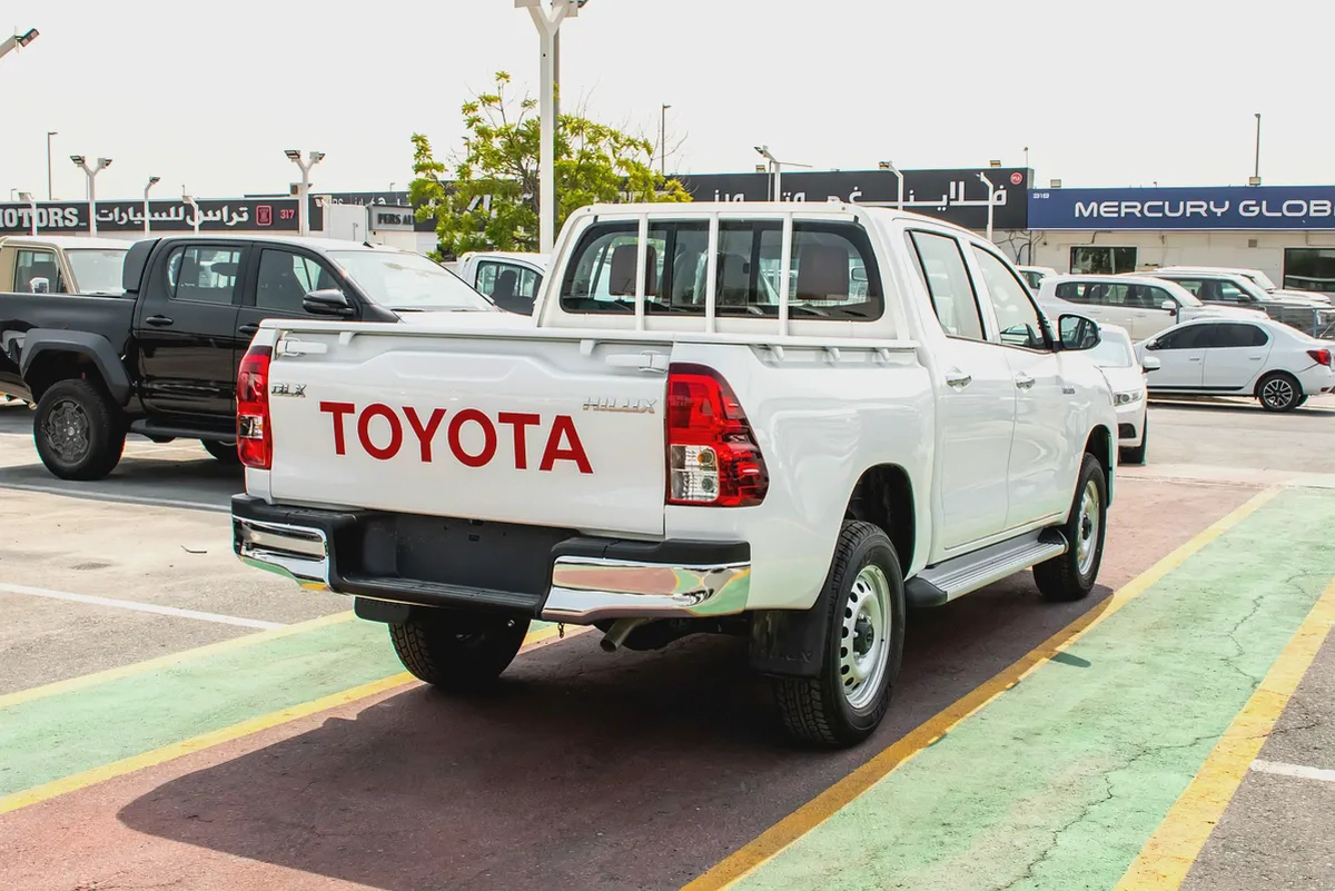 Toyota Hilux Double Cab DLX 2026 GCC Specs-5-5